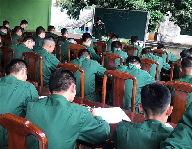 국방부는 군인에 대한 의무 사회 보험 시행을 안내하는 통지서 제90/2025/TT-BQP호를 발표했습니다. 사진: 르엉한