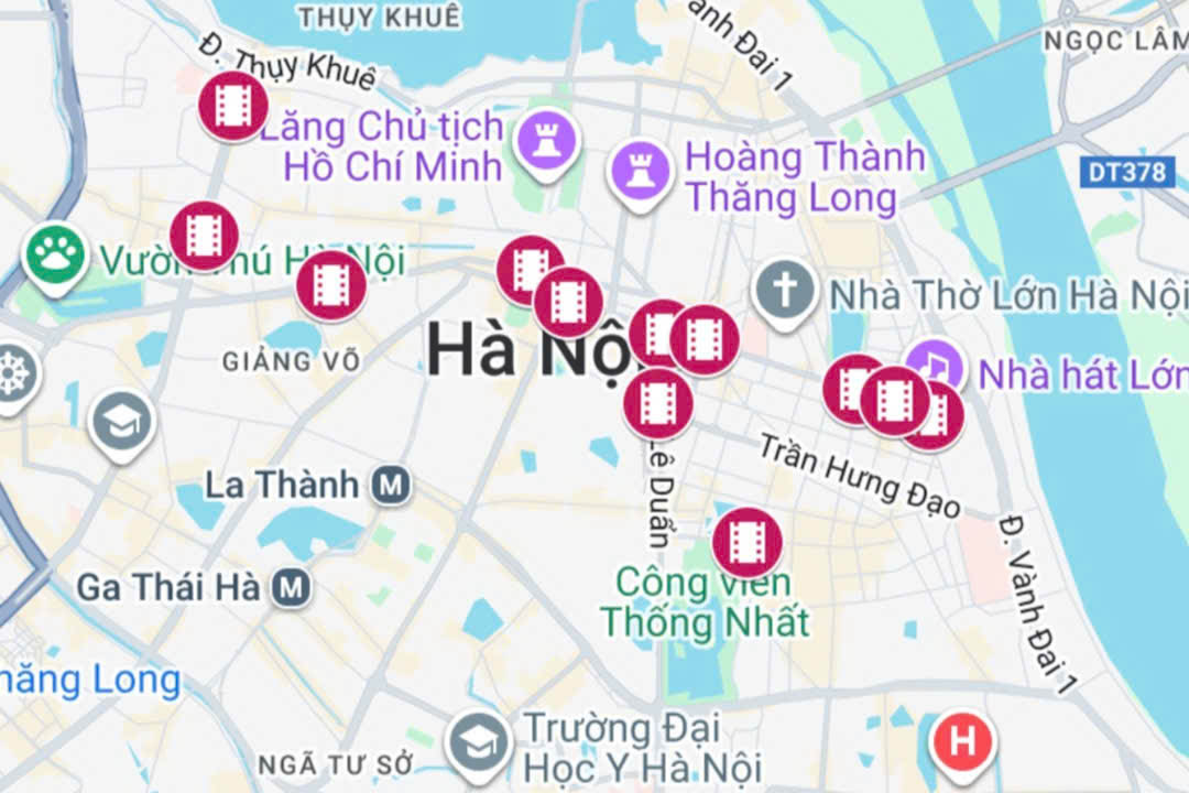 20 grands ecrans LED dans 19 lieux publics cles servant les habitants et les touristes pour regarder les defiles militaires et les defiles. Photo : Song Huu