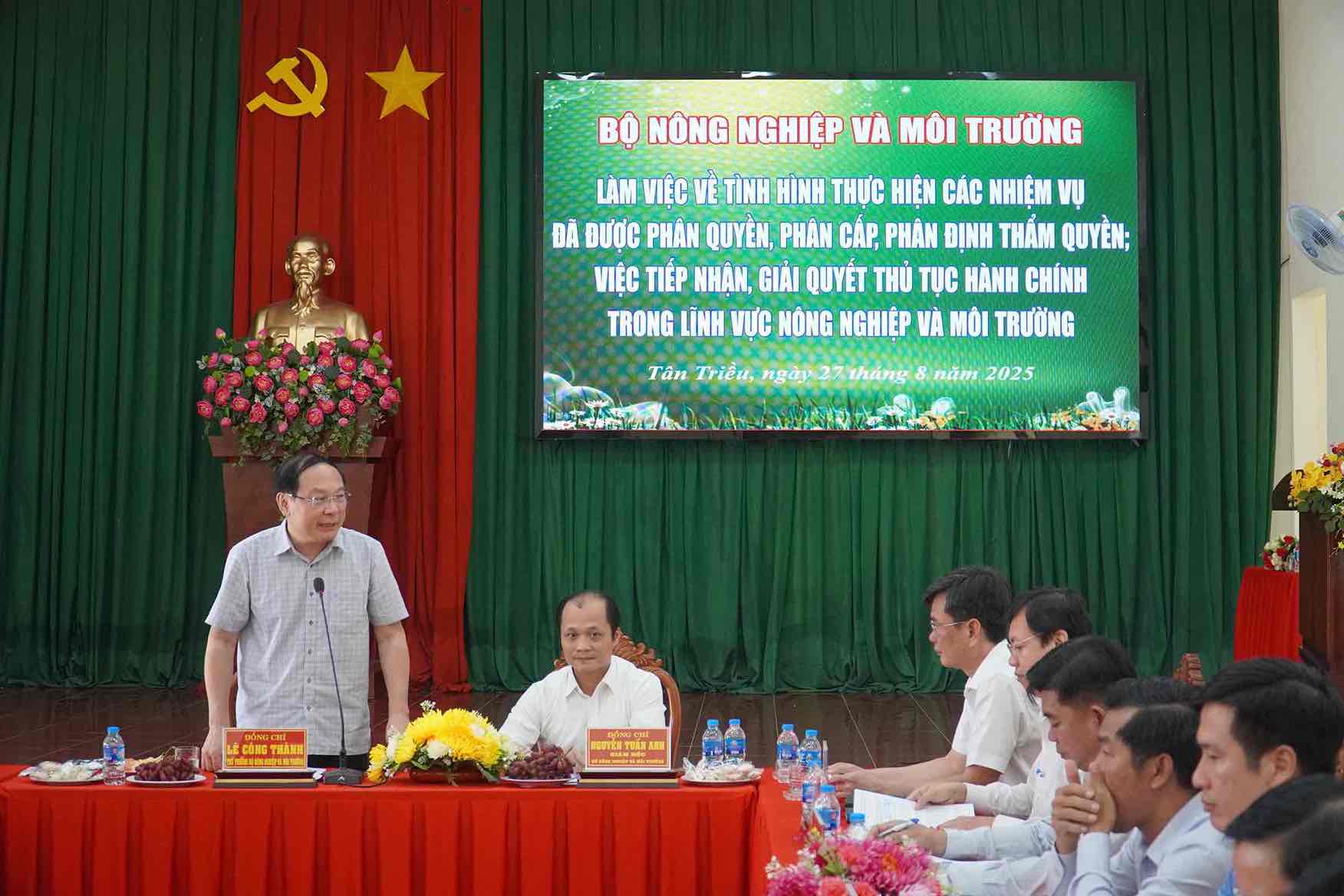 The Ministry of Agriculture and Environment works on the difficulties and problems in implementing the two-level local government in Dong Nai. Photo: HAC