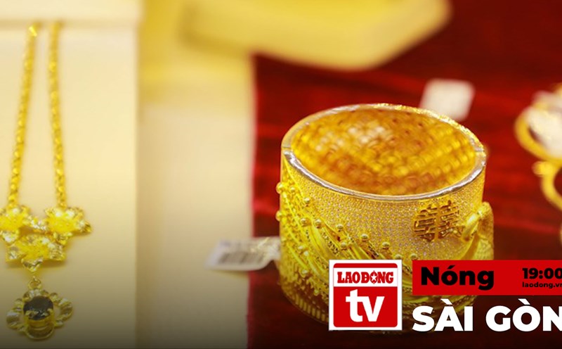 Chaud a Saigon : Les habitants de Ho Chi Minh-Ville attendent tres longtemps pour acheter une piece d'or d'une bague