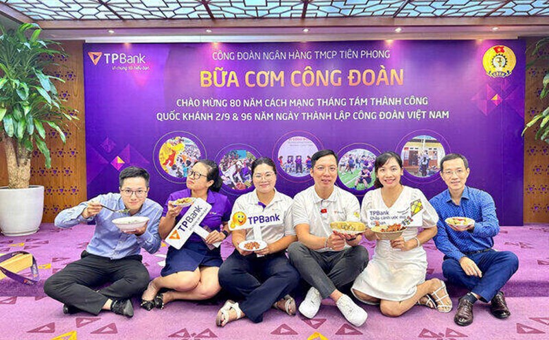 The Union Meal brings joy to union members and workers. Photo: Thu Thuy