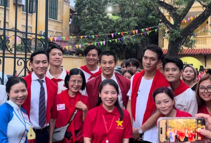 The cast of the movie "Red Rain". Photo: Minh Phong