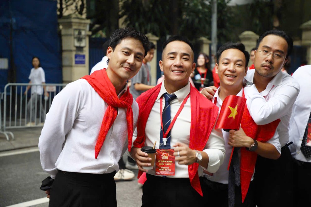 Cac dien vien Viet Hoa, Thanh Son, Do Duy Nam... chuan bi co do tham gia so duyet. Anh: Le Tuyen