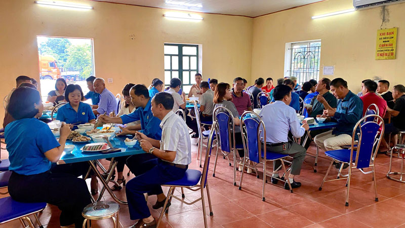 Overview of the "Union Meal" Program at Vinh Thanh Company Limited. Photo: Hong Thom