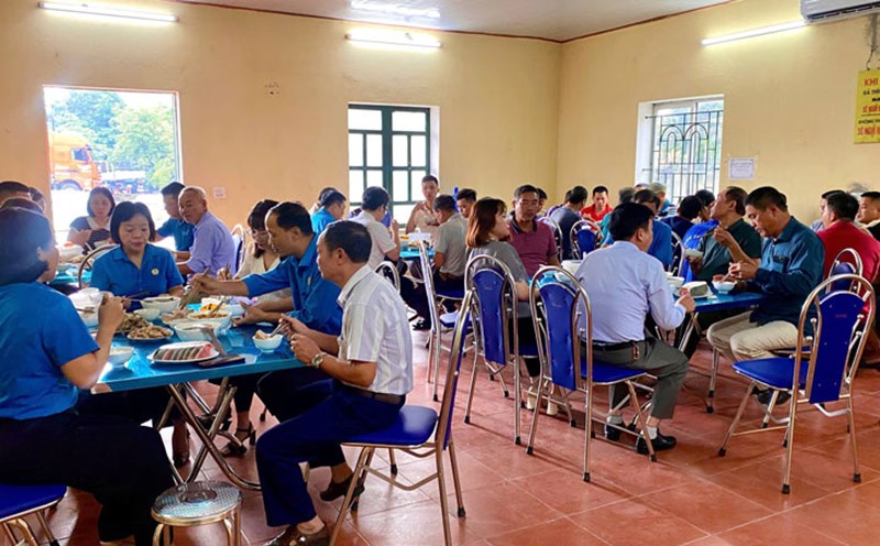 Overview of the "Union Meal" Program at Vinh Thanh Company Limited. Photo: Hong Thom