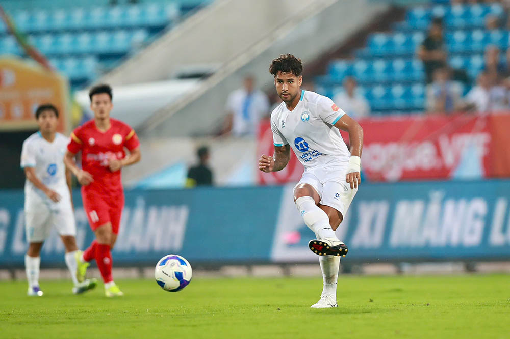 Chung cuoc, Thep Xanh Nam Dinh gianh thang loi voi ti so 2-1. Ba diem co duoc giup thay tro huan luyen vien Vu Hong Viet tam dung thu 3 tren bang xep hang V.League 2025-2026 voi 6 diem sau 3 vong.