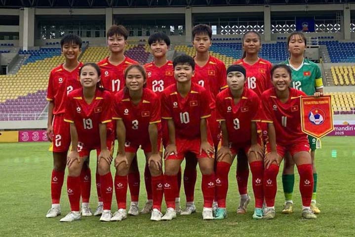 Vietnam U16 Women's Team in the Semi-final match of the 2025 Southeast Asian U16 Women's Championship. Photo: VFF