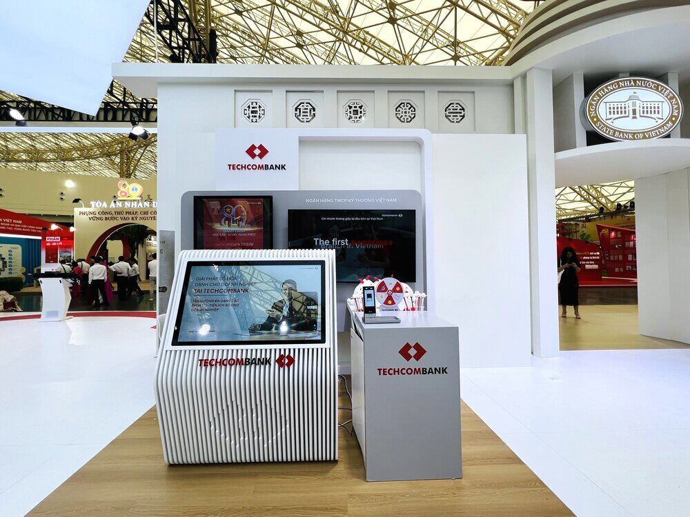 Techcombank mang den trien lam nhung giai phap tai chinh vuot troi phuc vu cho nguoi dan, ho kinh doanh va doanh nghiep. Anh: Techcombank