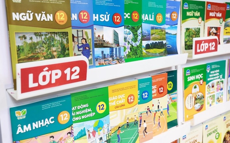 24h Education: Unify a common set of textbooks, aiming to exempt textbooks for students. Photo: Van Trang