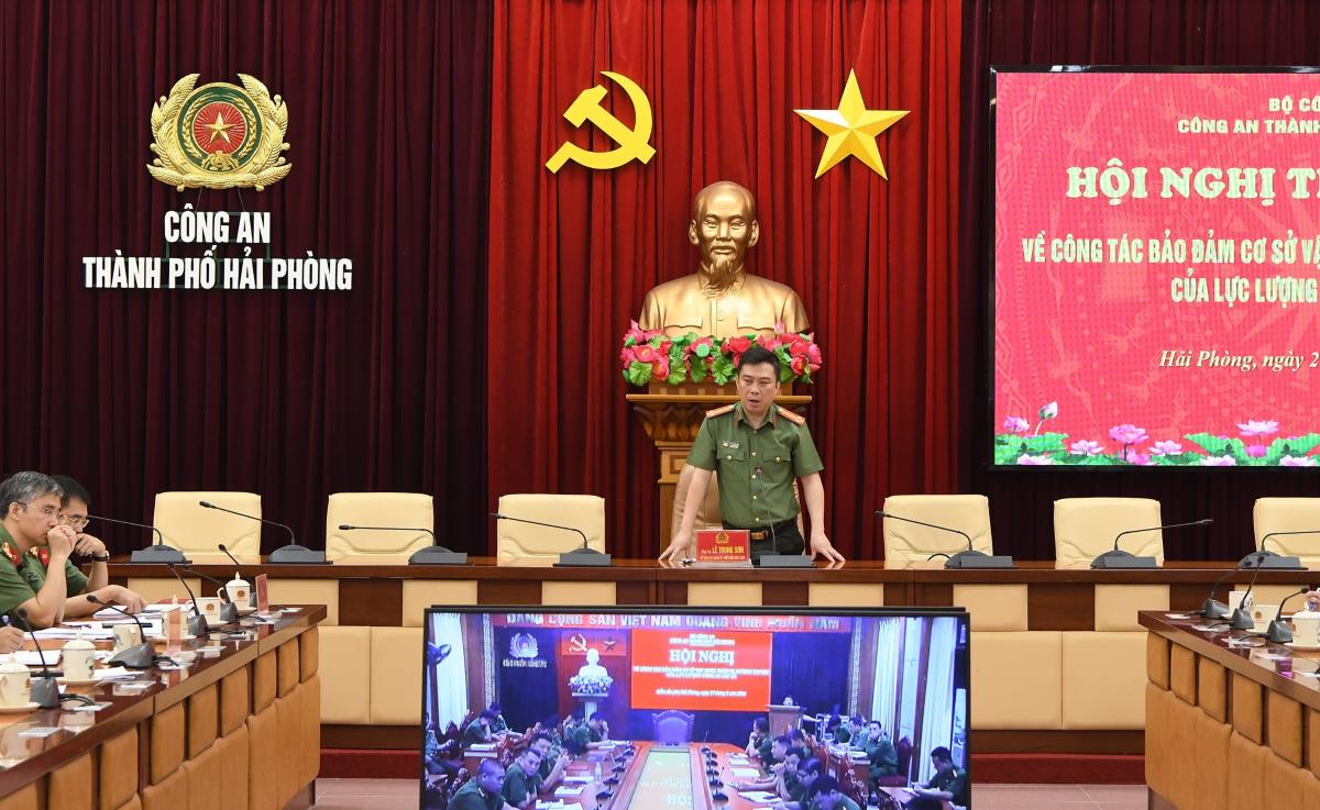 Colonel Le Trung Son, Deputy Director of the City Police Department, chaired the conference. Photo: Hai Phong City Police