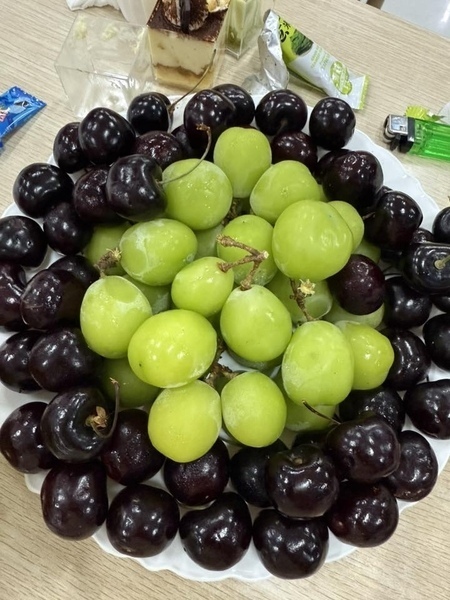Nho va cherry duoc danh gia co dau hieu pha tron giua hang cu va hang moi. Anh: FBNV