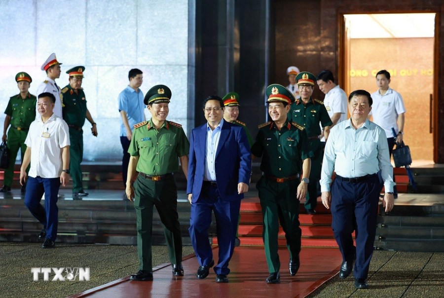 Thu tuong Chinh phu Pham Minh Chinh va cac dai bieu tai buoi kiem tra cong tac so duyet cap Nha nuoc dieu binh, dieu hanh. Anh: TTXVN