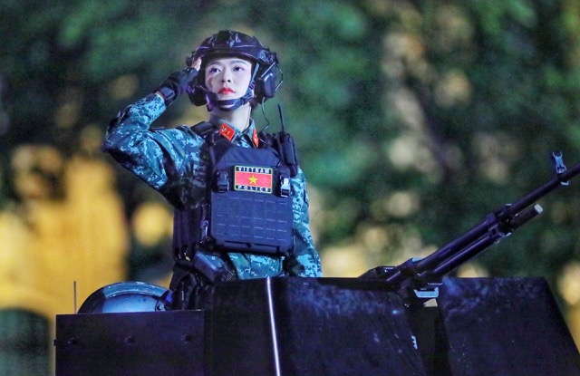 caught the most beautiful moment of the parade in the A80 preliminary screening ceremony