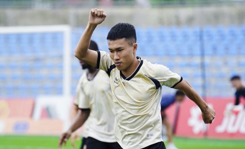 Midfielder Doan Ngoc Tan was seriously injured. Photo: THFC