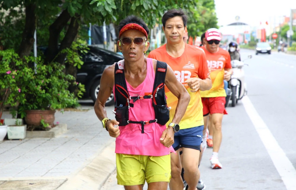 "Foreign" runs across Vietnam from Ho Chi Minh City to Hanoi on the occasion of National Day 2.9. Photo: Ngo Hien