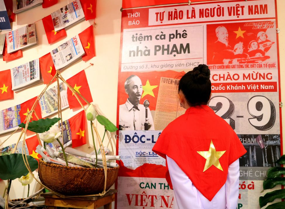 Em Tran Ngoc Tuong Vy, hoc sinh lop 5 Truong Tieu hoc Thoi Binh 1 (TP Can Tho), chia se: “Em cam thay hanh phuc va biet on ong cha da hy sinh de dat nuoc duoc doc lap, hoa binh. Em con quay nhung video ngan dang len TikTok, long nhac ve que huong, dat nuoc de truyen cam hung den cac ban”.
