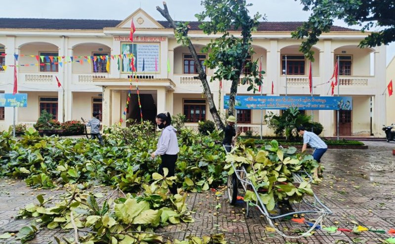 Nghia Dong Primary School (Nghia Dong Commune, Nghe An) overcomes the consequences of Storm No. 5. Photo: Quang Dai