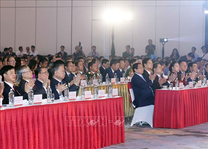 Cac dai bieu du buoi le khai mac trien lam. Anh: TTXVN