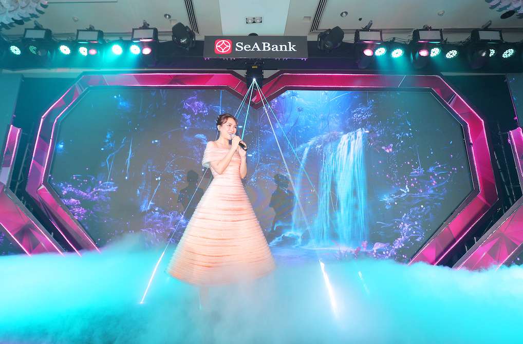 Ca sy My Tam cung co nhung chia se ve viec ket hop voi SeABank: “The SeASoul 2in1 la dieu vo cung dac biet ma SeABank va Tam muon gui gam tinh cam va loi nhan tich cuc den Tri Am cua minh”. Anh: SeABank
