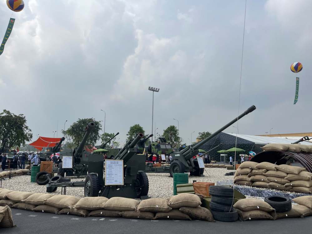 Mot goc khong gian trung bay ngoai troi tai Trien lam. Anh: Bo Van hoa, The thao va Du lich