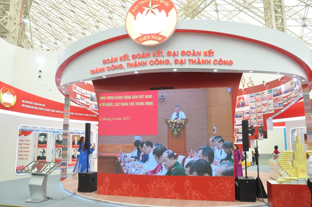 Vista panoramica del espacio de exhibicion del Frente de la Patria de Vietnam. Foto: Bao Han