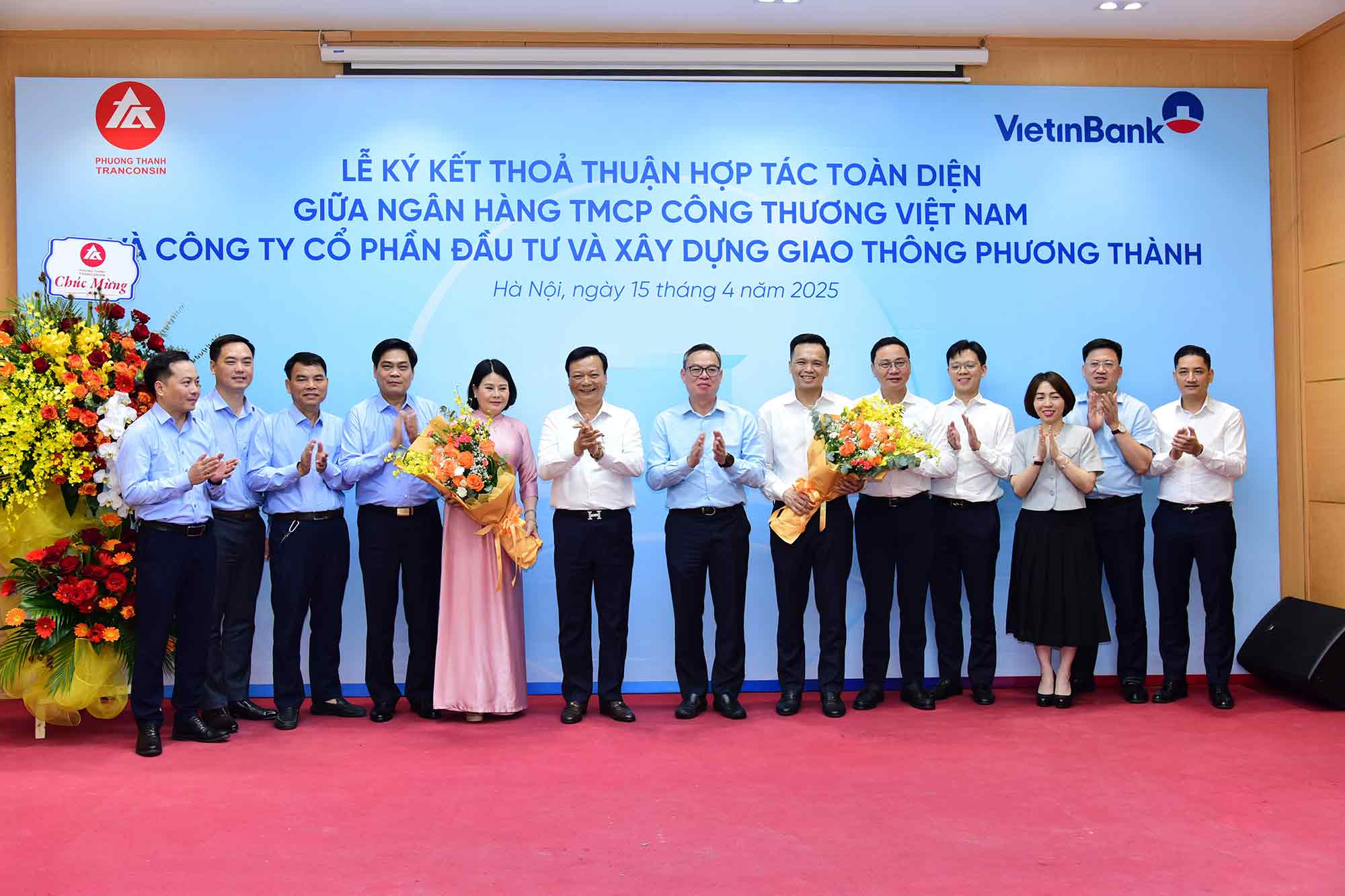 Le ky ket thoa thuan hop tac toan dien giua VietinBank va Phuong Thanh Tranconsin. Ảnh: VietinBank