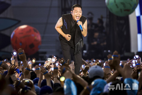 Psy, owner of the hit song "Gangnam style," is being investigated. Photo from Newscj