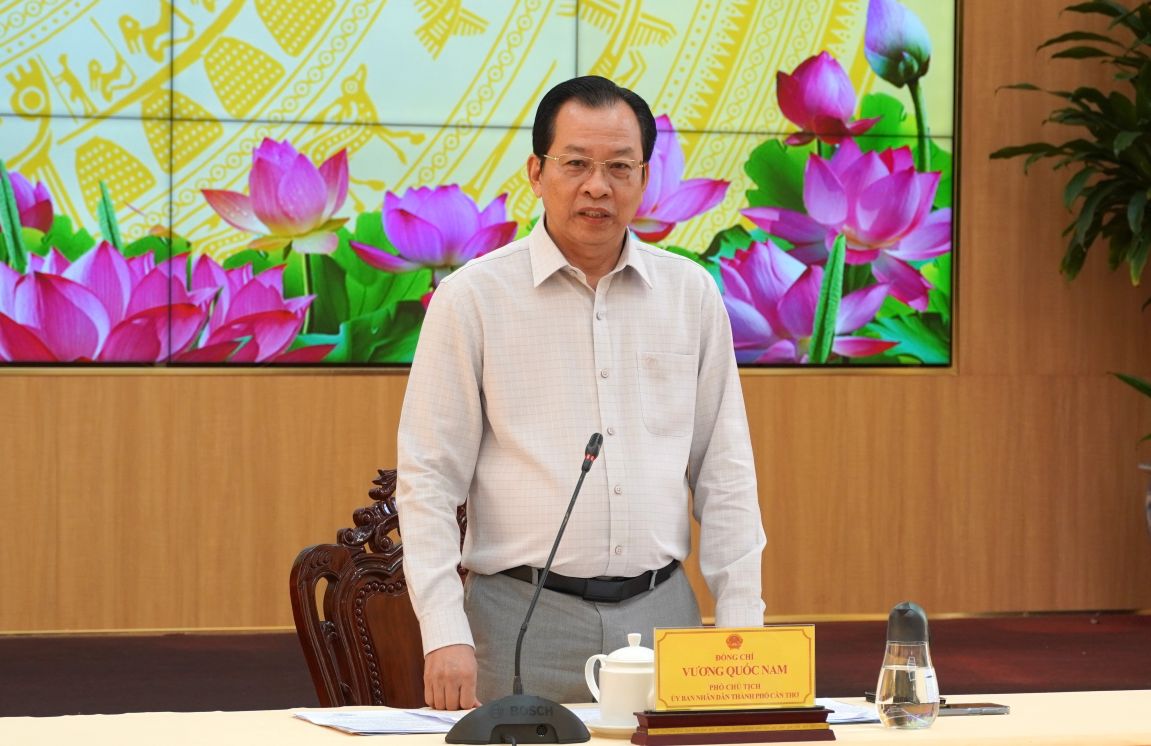 Ong Vuong Quoc Nam - Pho Chu tich UBND TP Can Tho phat bieu tai buoi lam viec. Anh: Phuong Anh