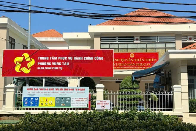 Le president du Comite populaire du quartier de Vung Tau est l'un des fonctionnaires susceptibles d'etre examines pour la prise de retraite anticipee ou le depart volontaire. Photo : Thanh An