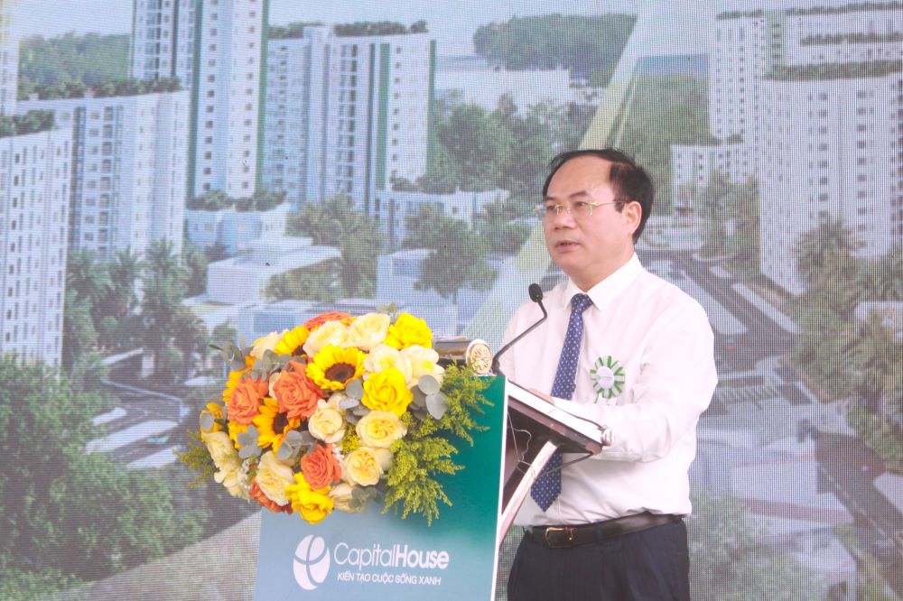 Thu truong Bo Xay dung Nguyen Van Sinh phat bieu tai Le khoi cong nha o xa hoi Ecohome Hoa Hiep. Anh: Tran Thi