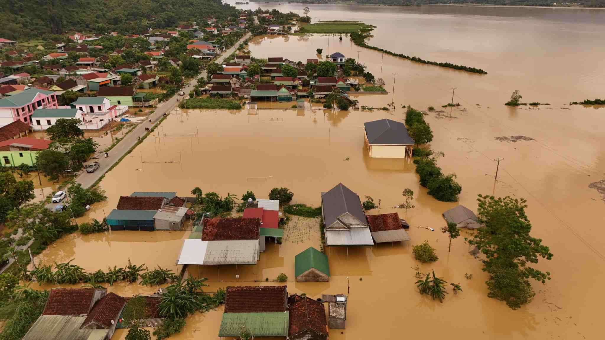 Co 26 ho dan phai di doi khan cap vi ngap nang. Anh: Ngoc Anh