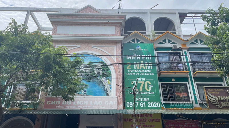 Quy mo cho gom 3 tang noi va 1 tang ham voi gan 1.000 gian hang trung tam cho tai cac tang 1, 2, 3. Cung voi do la 66 can ki-ot thuong mai mat duong lon, mat tien 3,5m; chieu cao 3 - 3,5 tang. Anh: Dinh Dai