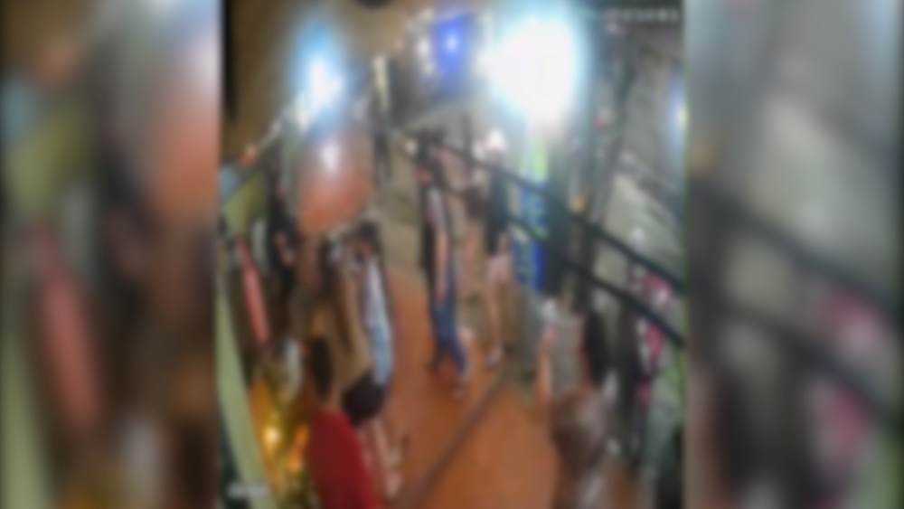 Verifying the clip of a group of people causing chaos at a restaurant in Ho Chi Minh City