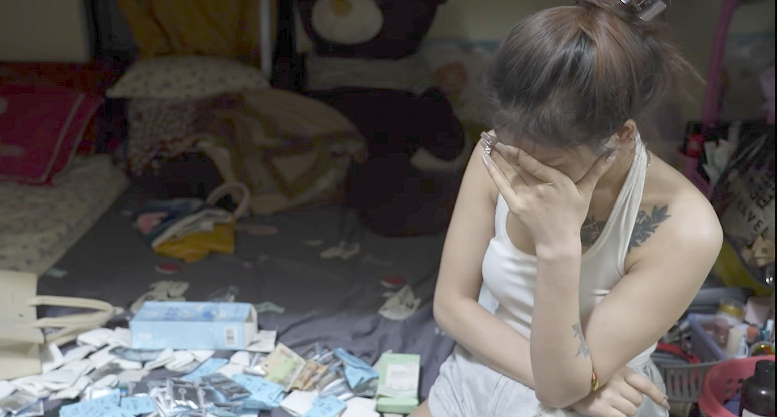 Những nhân viên nữ tại cơ sở Massage Dương Hồng thuộc xã Vạn Tường, tỉnh Quảng Ngãi sẵn sàng bán dâm cho khách khi khách có nhu cầu. Ảnh: Công an Quảng Ngãi