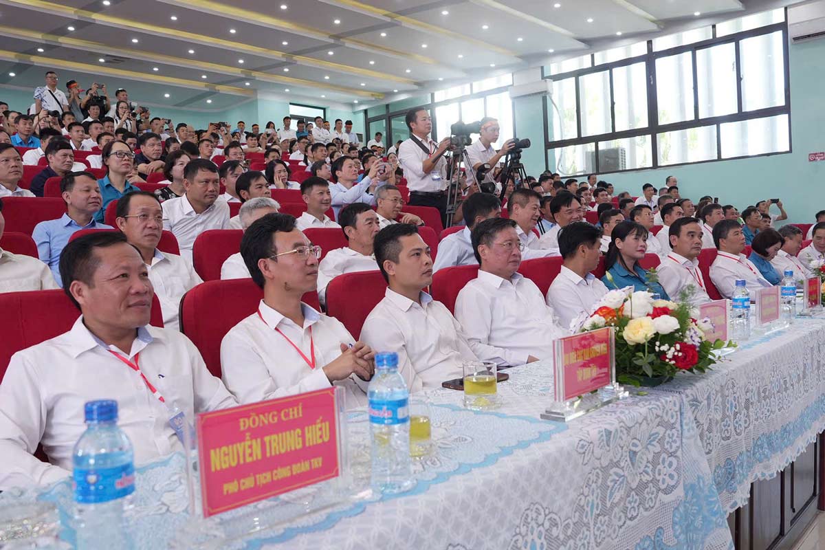 Quang canh hoi thi. Anh: Pham Cuong