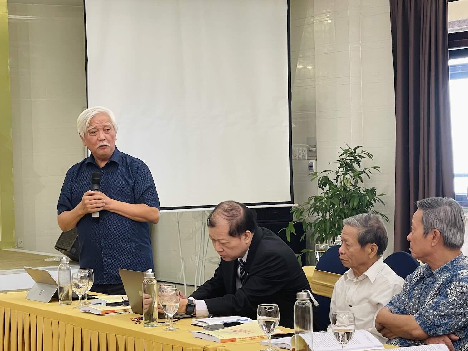 Historical scholar Duong Trung Quoc spoke at the 80th Session of the August Revolution and National Day on September 2 (1945 - 2025) - Historical significance and contemporary value". Photo: Minh Tien.