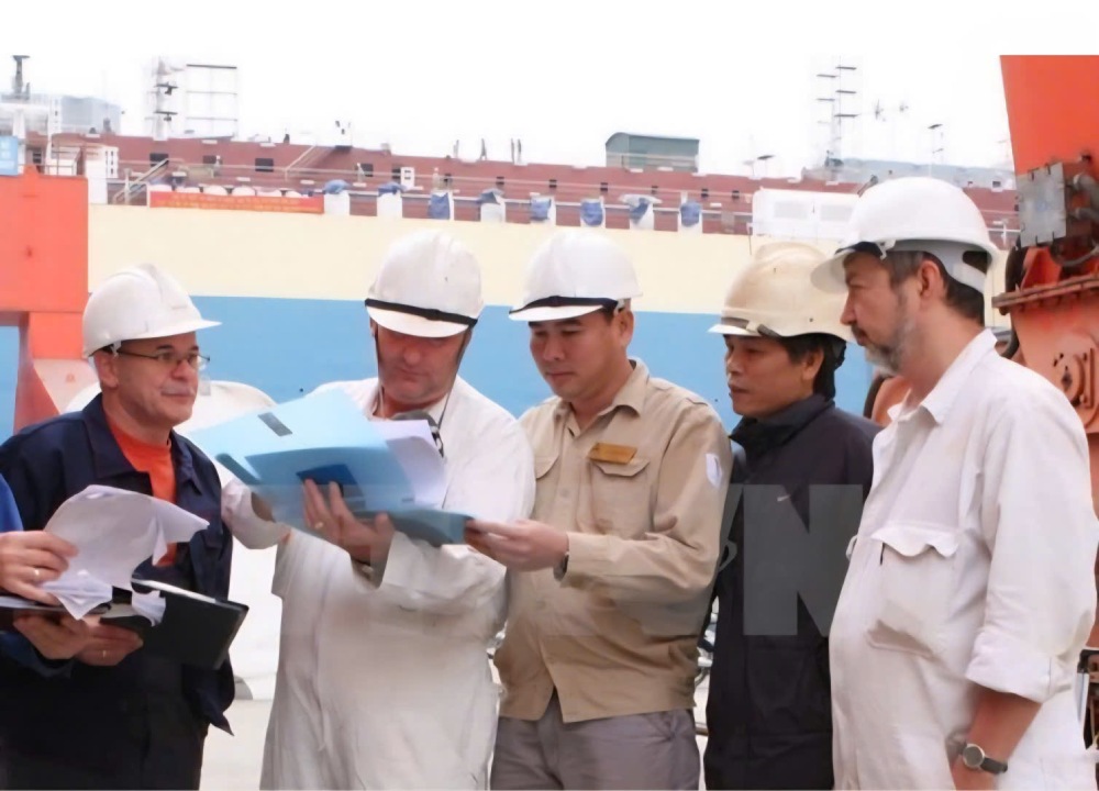 법령 219/2025/ND-CP 제8조는 노동 허가 대상이 아님을 확인하는 서류 발급 요청 서류를 명확히 규정합니다. 사진: 안 뚜