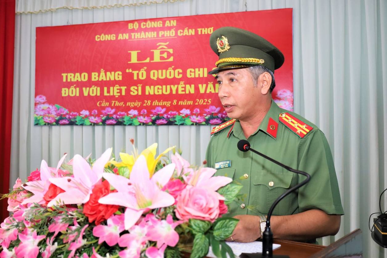Dai ta Huynh Hoai Han - Pho Giam doc Cong an TP Can Tho phat bieu tai buoi Le. Anh: Cong an Can Tho