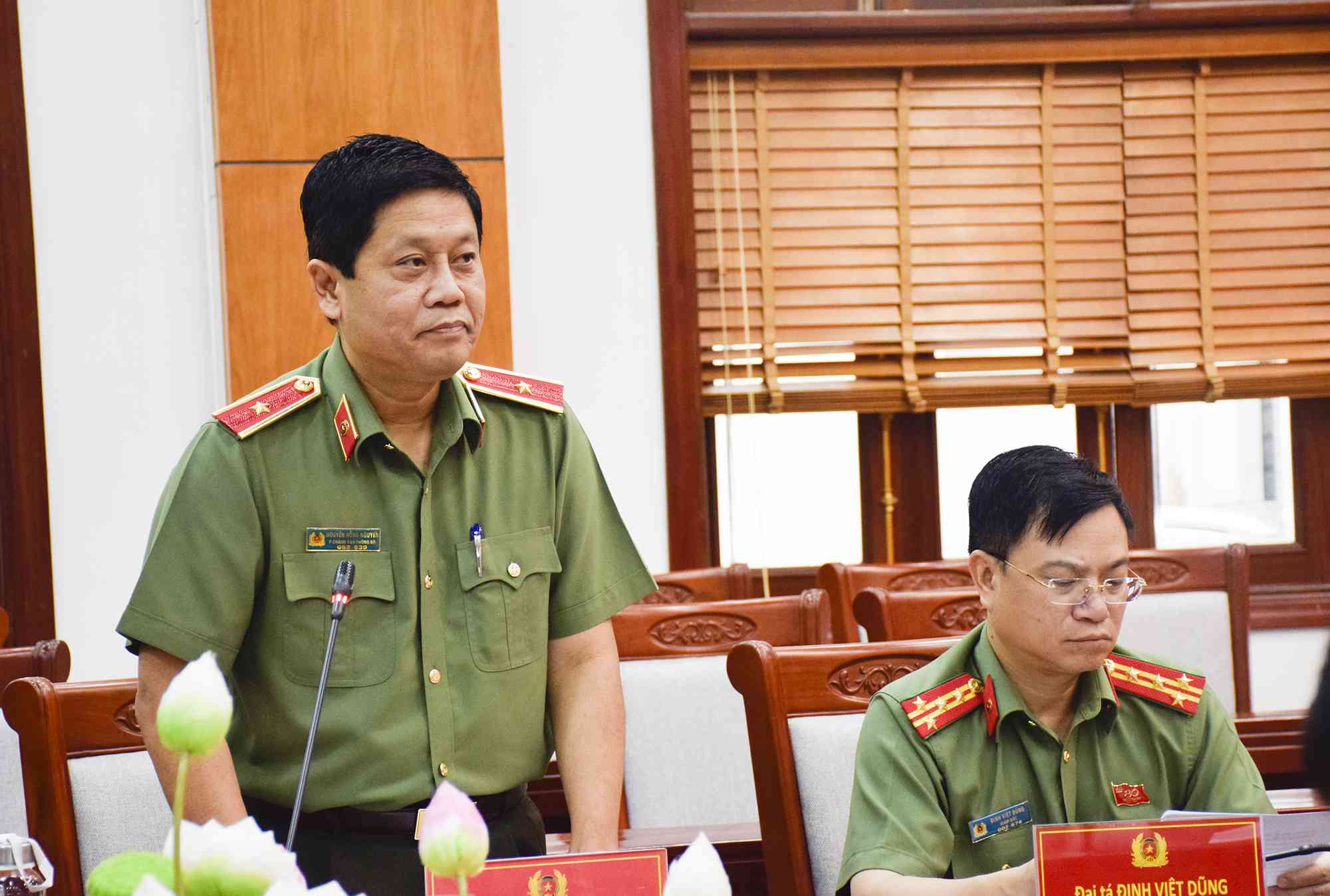 Thieu tuong Nguyen Hong Nguyen - Pho Chanh Van phong Bo Cong an khang dinh Bo Cong an se ho tro tinh Nghe An khac phuc hau qua bao so 5 tai Khu di tich Kim Lien. Anh: Phuong Thuy