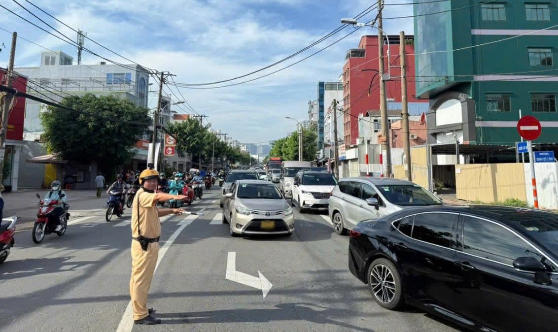 Le departement de la police de la circulation de Ho Chi Minh-Ville recommande aux habitants un certain nombre de points a noter lors de la circulation pendant la fete nationale du 2 septembre. Photo : PC08