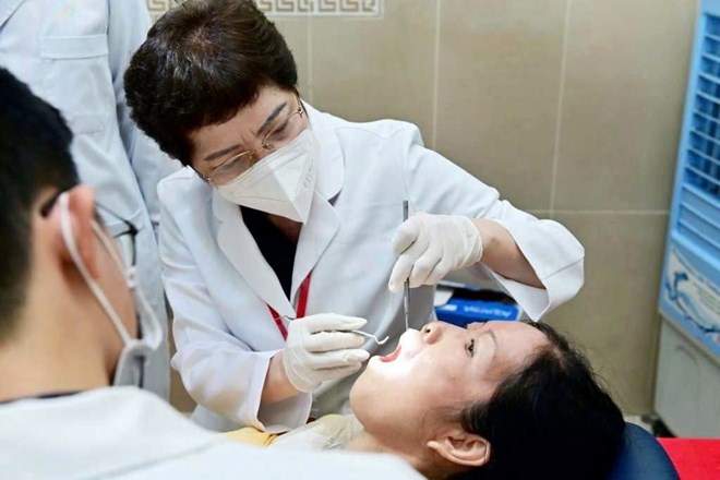 Many schools consider additional admission to Dentistry. Photo: Nhu Y