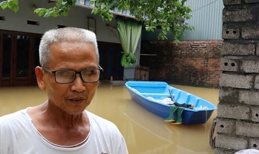 Trắng đêm chạy lụt, người dân vùng rốn lũ Hà Nội thấp thỏm khi sông Bùi dâng cao