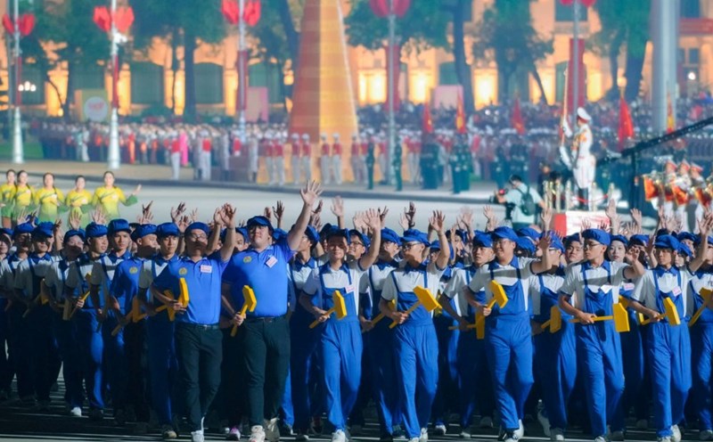 The workers and laborers in the preliminary approval ceremony of the A80 parade. Photo: Tuan Anh