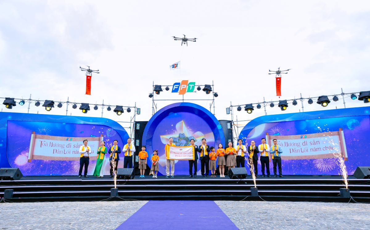 Representatives of FPT Corporation and leaders of Hue city performed the Inauguration ceremony of FPT Hue Education Complex. Photo: FPT