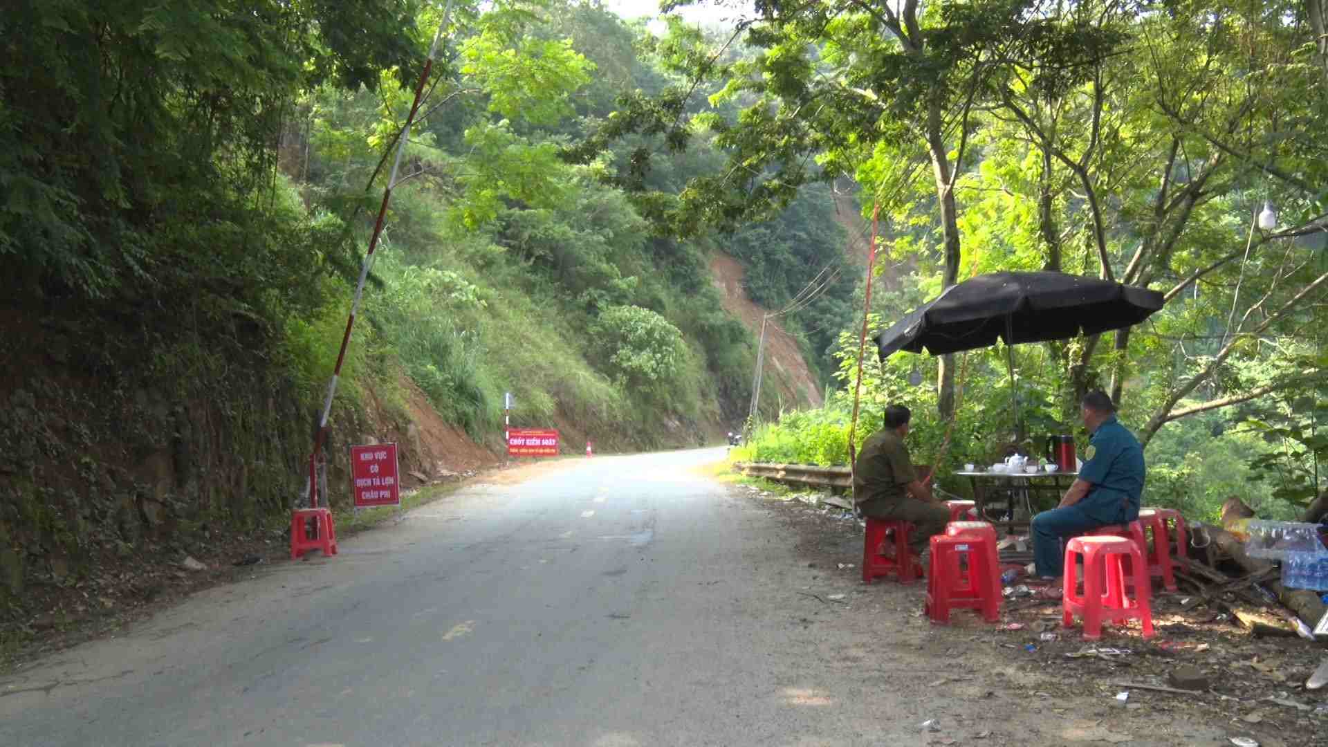 Cac xa deu bo tri chot kiem soat dich benh ta lon chau Phi. Anh: UBND xa Bao Lac
