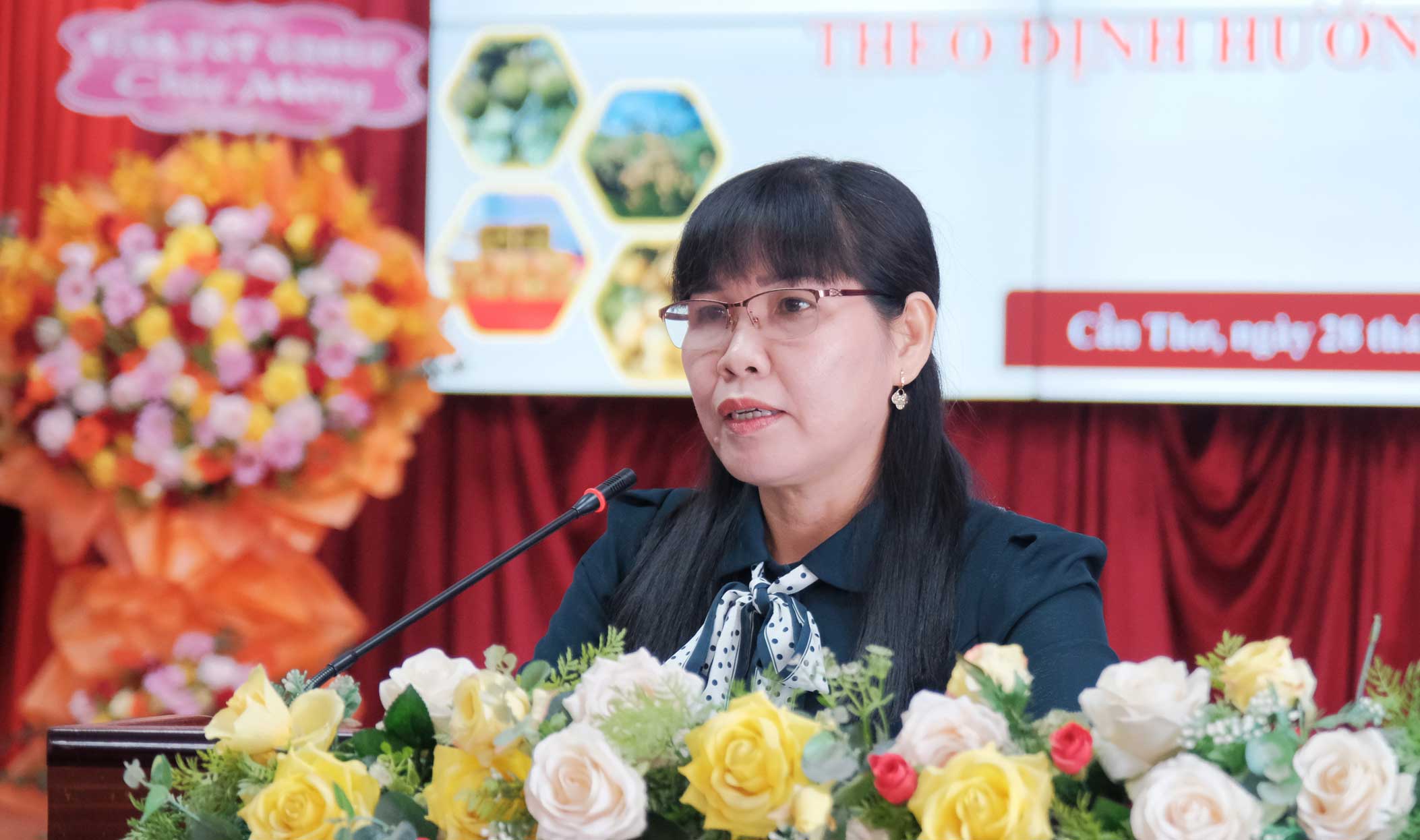 Ba Nguyen Thi Giang - Pho Giam doc So NN&MT - phat bieu. Anh: My Ly