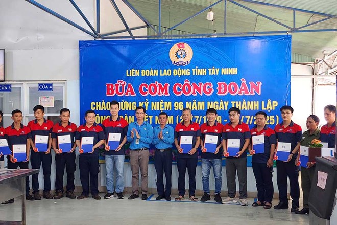 Một doanh nghiệp dệt ở Tây Ninh đưa ra nhiều phúc lợi để tuyển dụng lao động