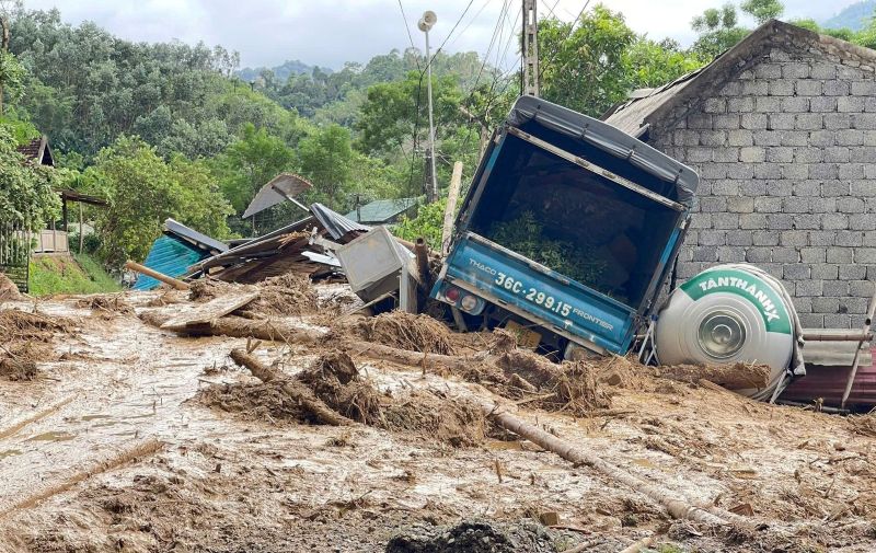 Nhieu nha cua, tai san o ban Chieng bi thiet hai nang sau mua lu. Anh: Ha Thuy