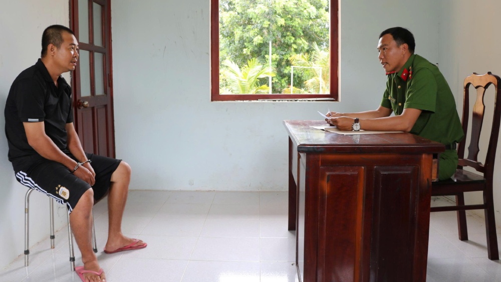 Trường đã thừa nhận hành vi cướp giật tài sản của cụ ông bán vé số. Ảnh: Tiến Dũng