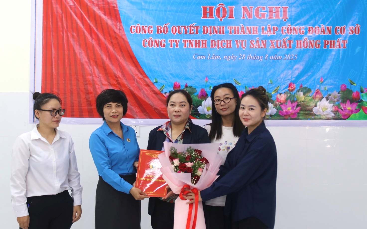 Khanh Hoa Suoi Dau 산업 단지에 새로운 노동조합 설립. 사진: Phuong Linh